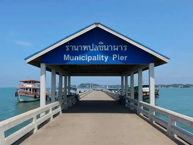 Municipality Pier, Ban Phe
